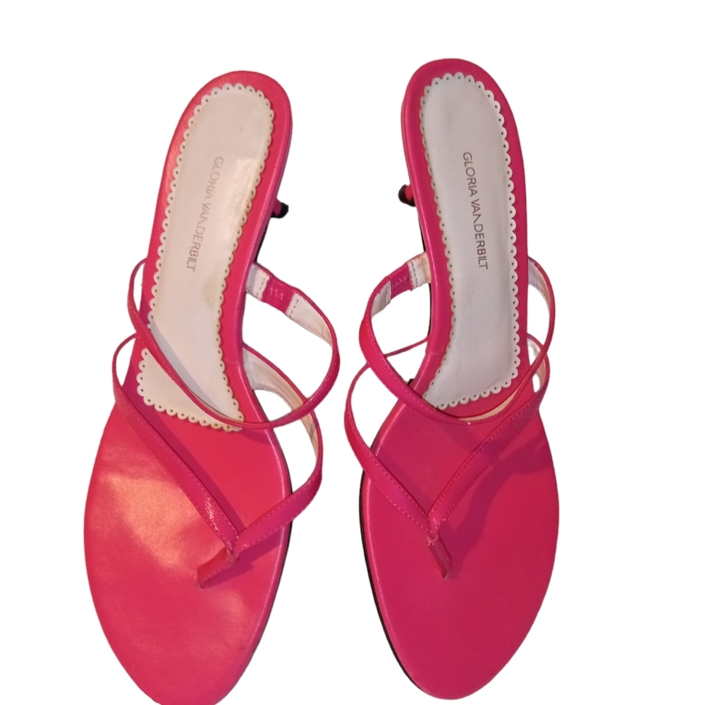 Gloria Vanderbilt ladies pink heels. Good condition. Size 9 1/2M. Some wear.